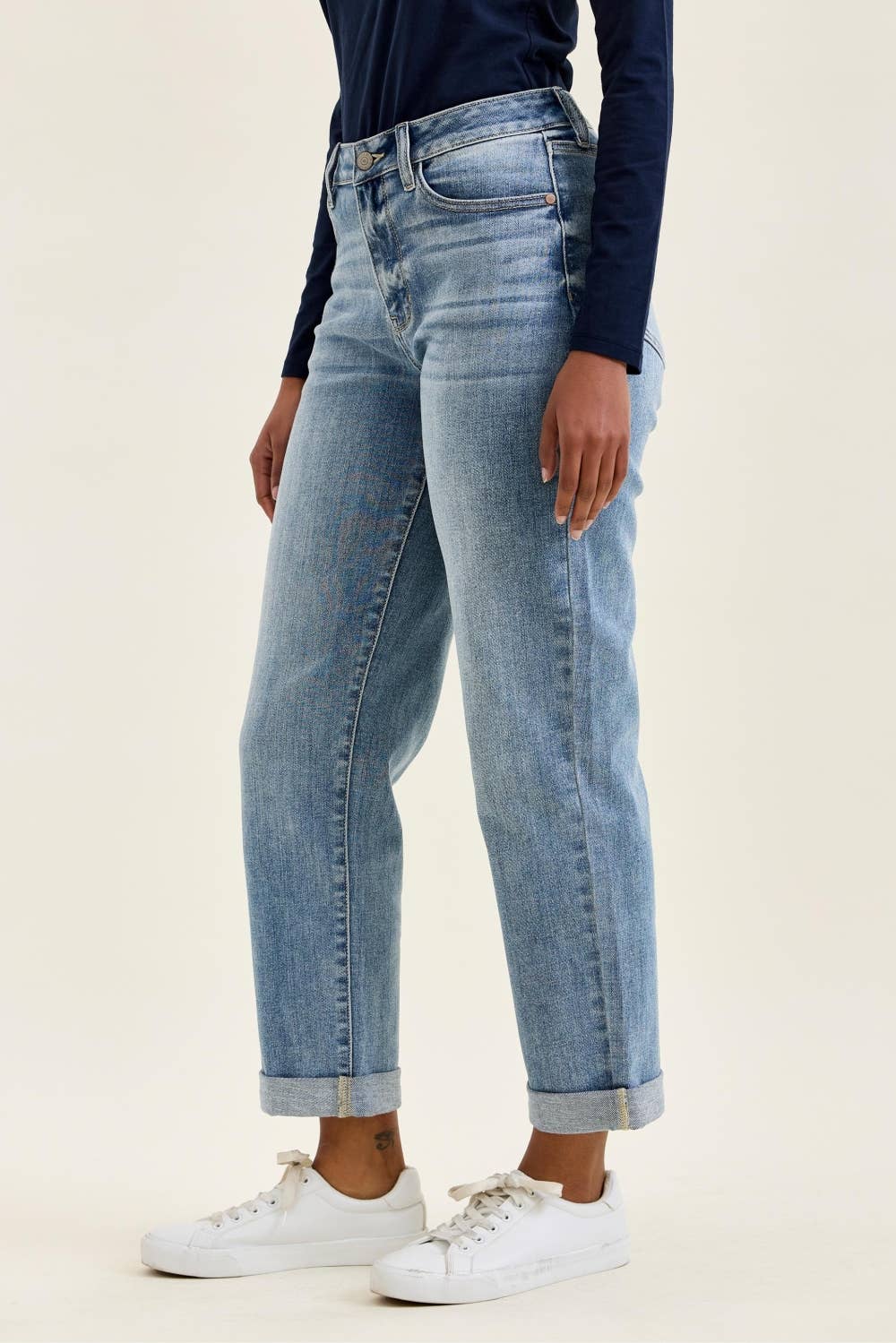 Judy Blue Jeans- MR "BILLIE" Boyfriend LT Light Iced Indigo