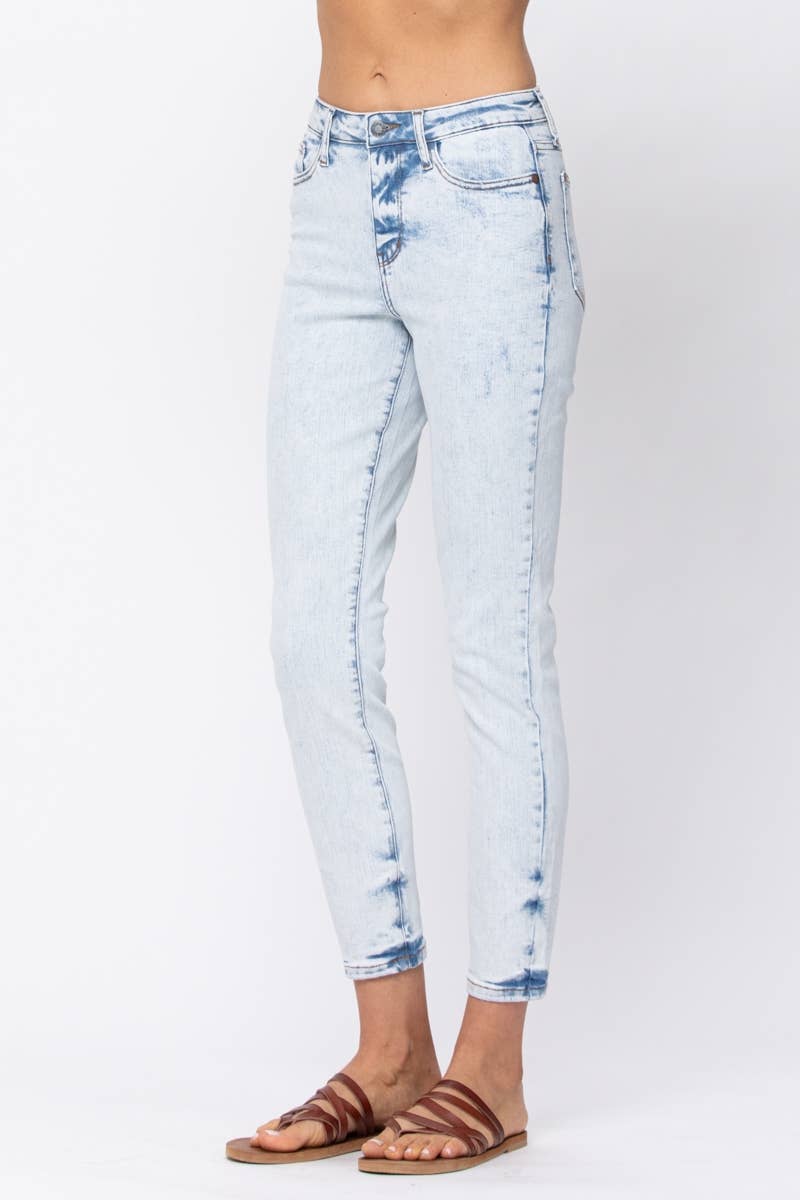 HI-RISE SLIM FIT ULTRA LIGHT ACID WASH