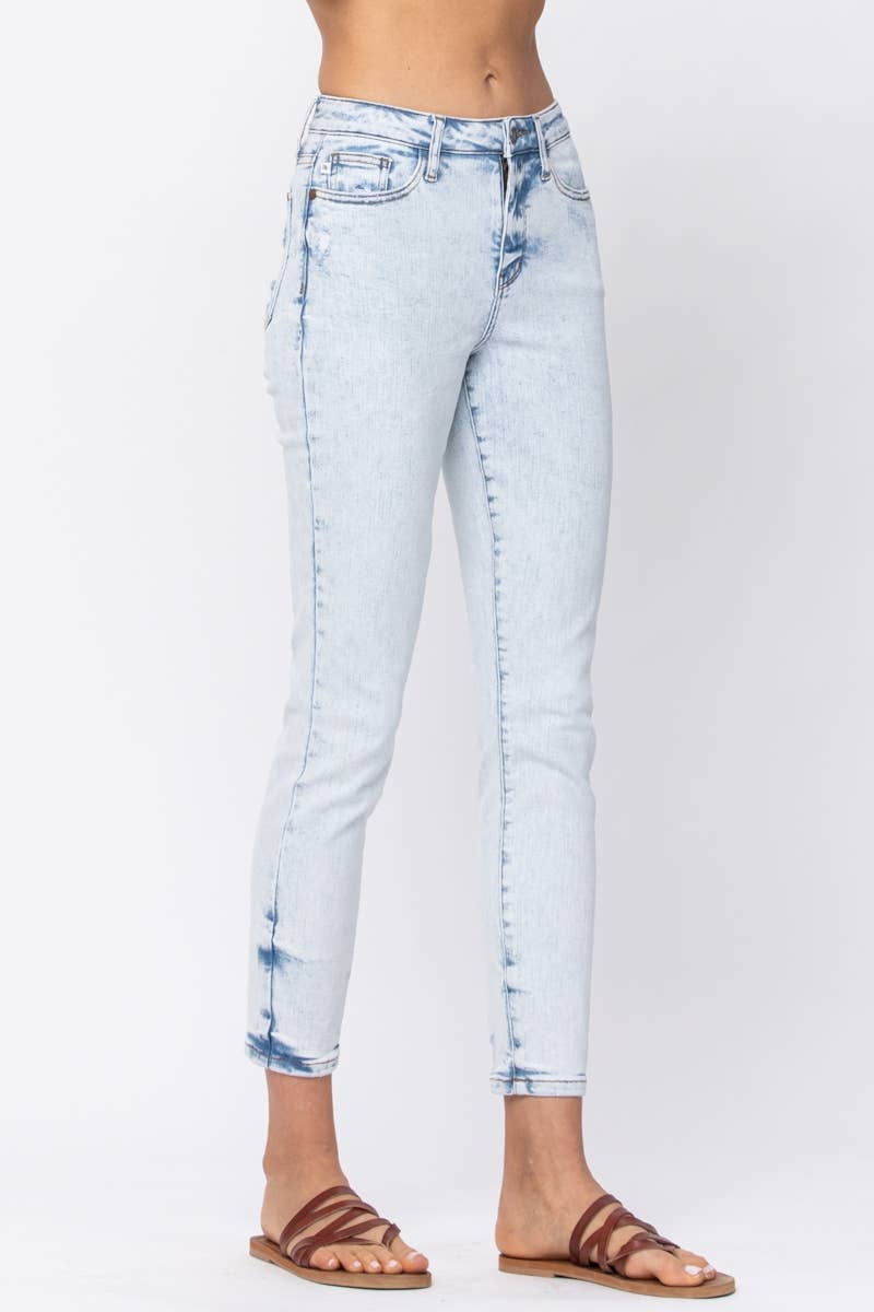 HI-RISE SLIM FIT ULTRA LIGHT ACID WASH