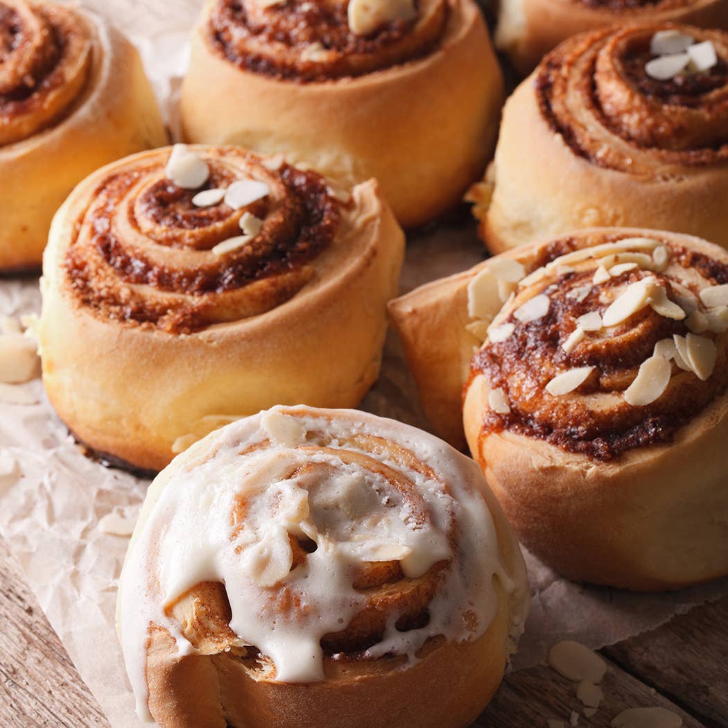 16 oz Butter Jar Candle: Sticky Buns